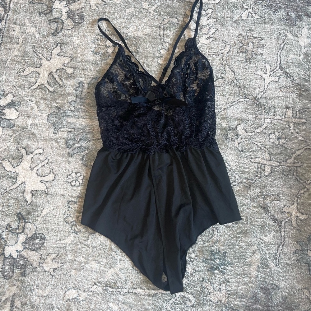 *NWOT* Elegant Black Lace Women's Romper